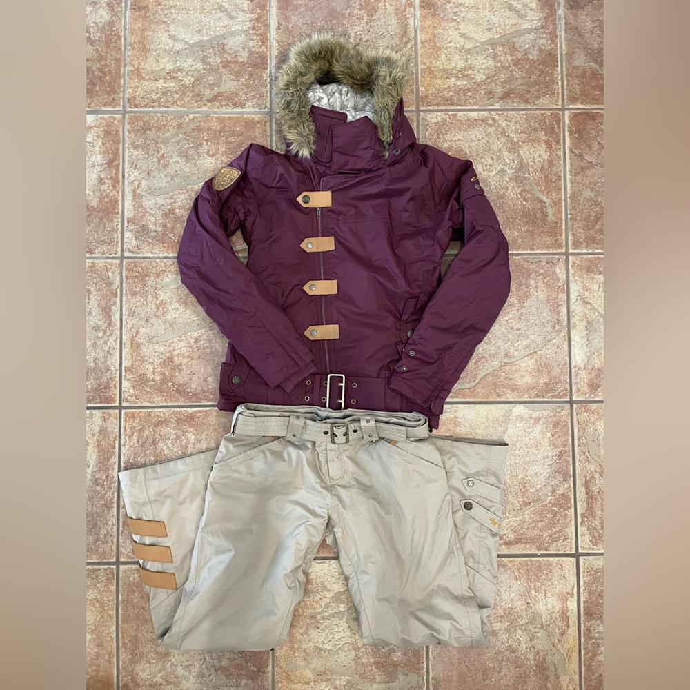 Oakley Gretchen Bleiler Signature Series Snow Outfit